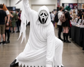 Costume bianco scintillante di Ghostface / Set composto da tunica e maschera horror in maglia cremisi luccicante ispirato al film Scream.