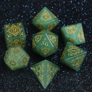 Personliga bröllopstärningar i rosenkvarts - Anpassade Dnd-presenter, bröllopspresent, äktenskapstärningar, anpassad D20, kristalltärningar, Dungeons and Dragons bild 6
