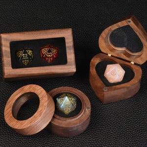 Personliga bröllopstärningar i rosenkvarts - Anpassade Dnd-presenter, bröllopspresent, äktenskapstärningar, anpassad D20, kristalltärningar, Dungeons and Dragons bild 3