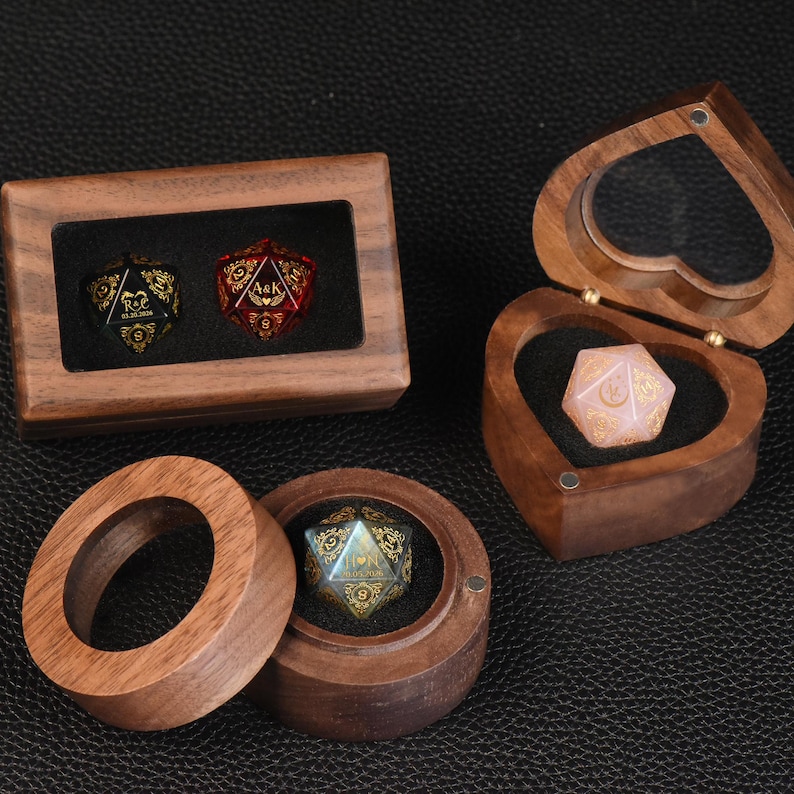 Personliga bröllopstärningar i rosenkvarts - Anpassade Dnd-presenter, bröllopspresent, äktenskapstärningar, anpassad D20, kristalltärningar, Dungeons and Dragons bild 3