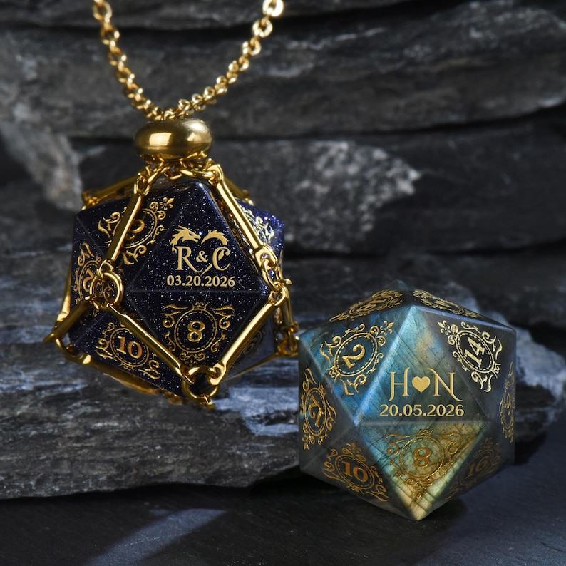 Personliga bröllopstärningar i rosenkvarts - Anpassade Dnd-presenter, bröllopspresent, äktenskapstärningar, anpassad D20, kristalltärningar, Dungeons and Dragons bild 2