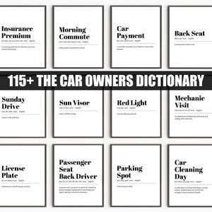 Peut inclure: Une série d'impressions encadrées en noir et blanc, présentant des définitions de termes liés à l'automobile. Chaque cadre affiche un mot, sa définition et sa prononciation. Le titre de la collection est "115+ THE CAR OWNERS DICTIONARY".