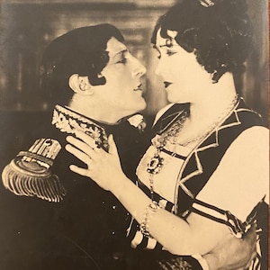 Cartolina dell'era del film muto di Hollywood, Gloria Swanson Charles de Roche Madame Sans Gene 1925