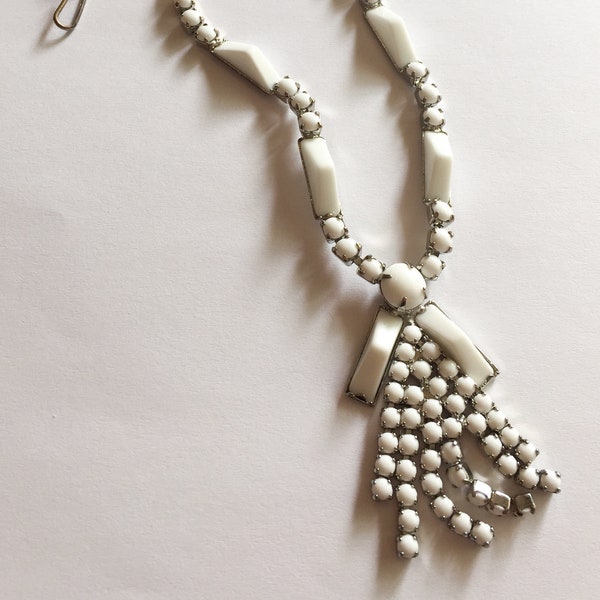 White Milk Glass Necklace 1960s Vintage Jewelry