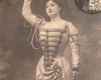 Französische Theater Schauspielerin Postkarte, Tariol Bauge Trägt wunderschönes Kleid, Reutlinger Paris, Antique Franked 1905
