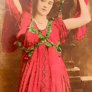 Carte postale d'Enid Leslie, actrice Belle Époque, théâtre édouardien des années 1900 Écrit avec