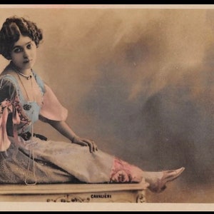 フランスの演劇スターのポストカード、カヴァリエリ、華やかな人気女優、手彩色、1900年代に書かれたもの、非常に良い状態