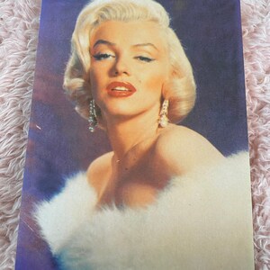 Carte postale Marilyn Monroe, fourrure blanche publicitaire, vintage