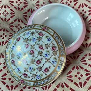 Limoges Large Trinket Box Pink Roses Blue Cornflowers, Peint Main French Porcelain, Vintage Collectible