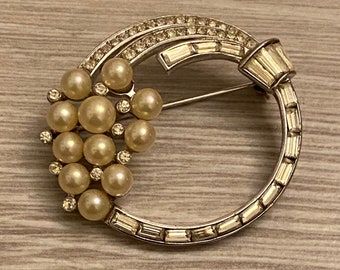 Trifari Glass and Faux Pearl Brooch, Art Deco Style Baguettes Crown Trifari, 1950s Vintage Jewellery