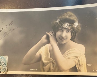 SCHÖNES französische Schauspielerin Kleid und Haarteil Postkarte Gérard, Walery Paris Frankiert 1905