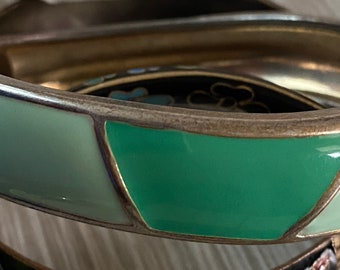 Green Enamel Bangle Bracelet Vintage Jewellery, Hinged Standard Size Attractive Twisted Shape