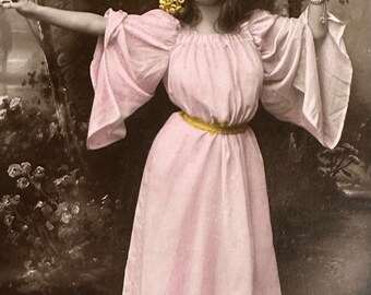 Antyczna francuska pocztówka z pozdrowieniami Bonne Année, Glamorous Lady, wysłana 1918