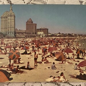 Carte postale de Long Beach California City Beach Resort des années 1960 des années 1970, scène de plage bondée, inutilisé