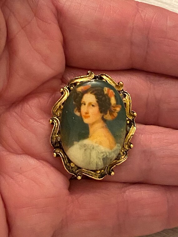 Victorian Revival Portrait Lady Brooch, 1940s Vintage… Gem