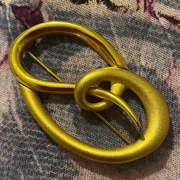 Large Swirling Gold Tone Brooch Open Metalwork, Modernist 1960s Retro Vintage Jewelry