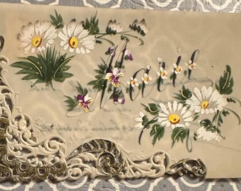 Franskt celluloidspetsvykort, Marie, prästkragar och penséer, antikt kort 1900-tal