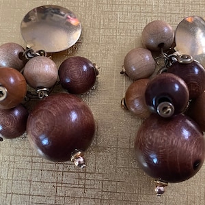 Cha Cha Cha Earrings, 1960s Striped Brown Beads, Vintage Earrings Clip Ons