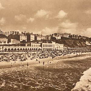 Cartolina del lungomare di Bournemouth, vista dal molo, affrancata nel 1956