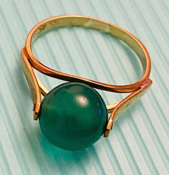 German Chrysoprase Ring, 333 Gold Standard 8 Cara… - image 1