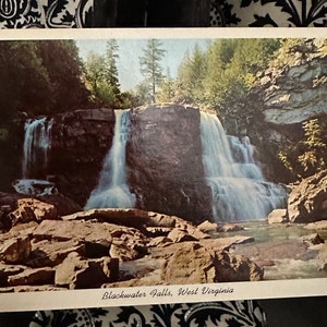 Carte postale américaine vintage, chutes d'eau noires de Virginie-Occidentale, carte postale des années 1970