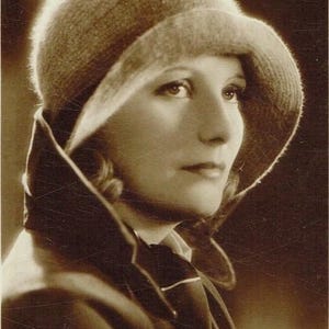 Greta Garbo (1905 - 1990), atriz sueca, estrela de cinema de Hollywood, cartão postal do século XX, década de 1920, editora alemã Ross Verlag