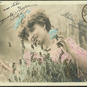 Ansichtkaart Frans theater, actrice Mimi James, glamoureuze jurk, antieke Parijse Stebbing Studio uit 1900