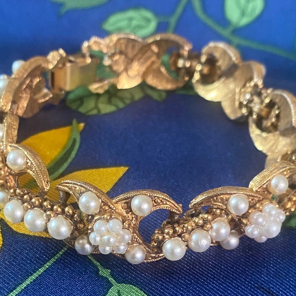 Florenza Pearl Bracelet // Glass Pearls, Gold Tone Metal // Signed Designer 1950s Vintage Jewellery