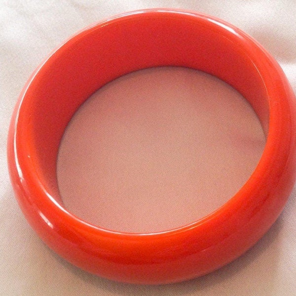 Art déco, Bracelet jonc rouge-orange, Bijoux en plastique en bakélite, début des années 40