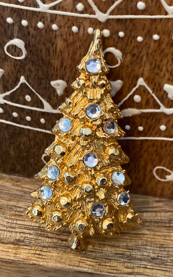 New Gold Tone Green Enamel Crystal Christmas Tree Sleigh Brooch in Gift Box