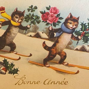 Carte postale anthropomorphe romantique, chats tigrés skiant des roses houx du nouvel an, carte du milieu du siècle