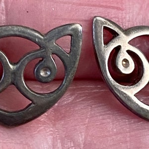 Sterling Silver Cat Earrings, Open Metalwork Cat Earrings, Vintage 1970s Jewellery image 4