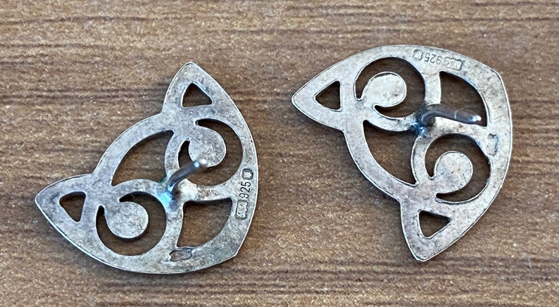 Sterling Silver Cat Earrings, Open Metalwork Cat Earrings, Vintage 1970s Jewellery image 2