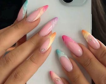 Uñas postizas con punta francesa degradada en tonos pastel veraniegos / Totalmente personalizables
