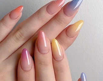 Uñas postizas con efecto degradado arcoíris en tonos pastel • Uñas con efecto degradado • Totalmente personalizables