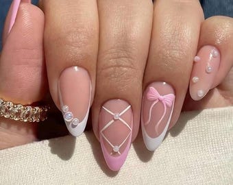Uñas postizas con punta francesa de perlas y lazo rosa estilo balletcore / Estilo coqueto y adorable. Totalmente personalizables.