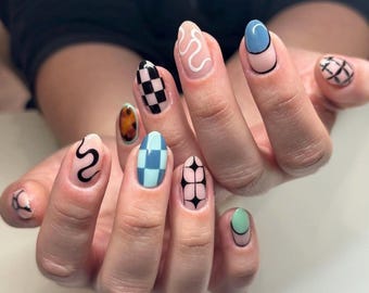Uñas postizas abstractas hechas a mano, desiguales, con diseño de tablero de ajedrez y arte geométrico - Totalmente personalizables