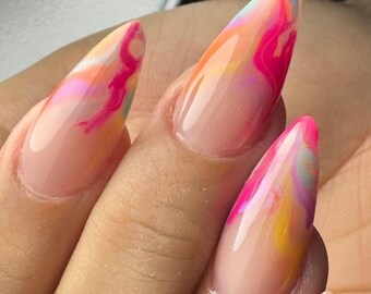 Uñas postizas con diseño de remolino de mármol en tonos pastel neón y acuarela veraniega / Totalmente personalizables