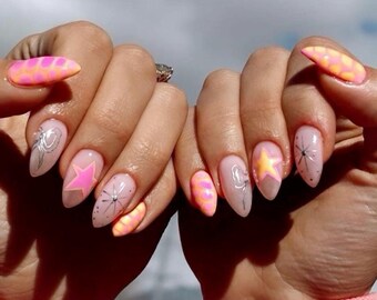 Uñas postizas de verano Y2K rosa neón con estrellas y estampado de cocodrilo / Totalmente personalizables
