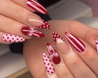 Uñas postizas con lazo de lunares rosa burdeos y punta francesa / Forma y longitud personalizables