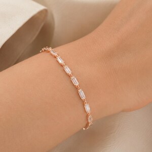 Dainty Baguette Tennis Bracelet, Minimalist CZ Tennis Bracelet, Rectangular Stone Bracelet, 925 Sterling Silver Elegant Gift for Her