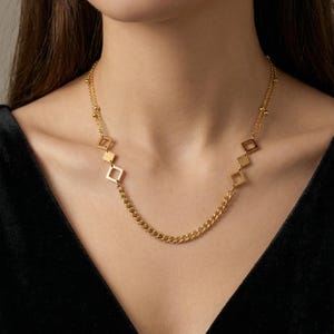 Collar de cadena de oro en capas con diseño de doble cadena, collar de oro apilado y estilo de cadena cuadrada de triple capa, elegante regalo para ella.