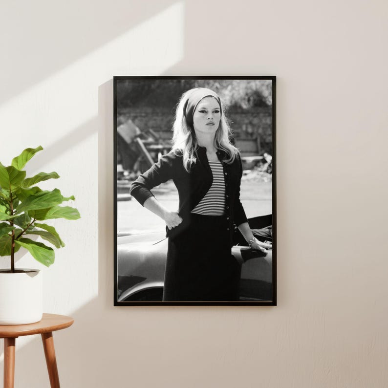 Vintage Brigitte Bardot-tryck, lyxig modellmodeaffisch, konstfotografiväggkonst, svartvit dekor av societeten bild 5