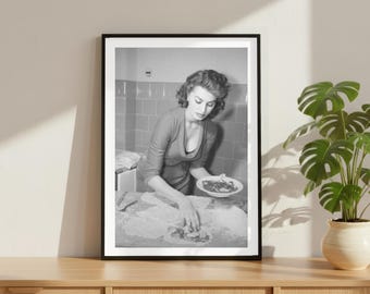 Vintage Sophia Loren Making Pasta Italy Print, Luxury Model Fashion Poster, Fine Art Photography Wall Art High Society Black and White Decor