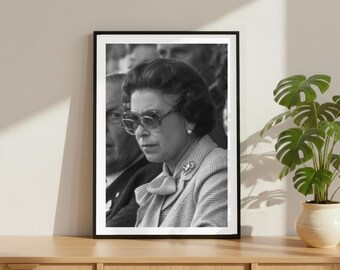 Vintage Queen Elizabeth II Glasses Print, Icon Legend Poster, Fine Art Photography Wall Art, Black and White Princess Decor, Royal Family