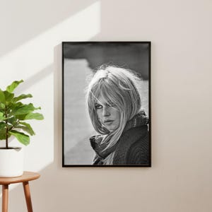 K&ouml;nnte beinhalten: Set aus drei Keramikbechern mit gesprenkelter, matter Oberfl&auml;che. Die Becher sind in Creme-, Hellgrau- und Dunkelgraut&ouml;nen gehalten. Jede Tasse hat ein schlichtes, minimalistisches Design.