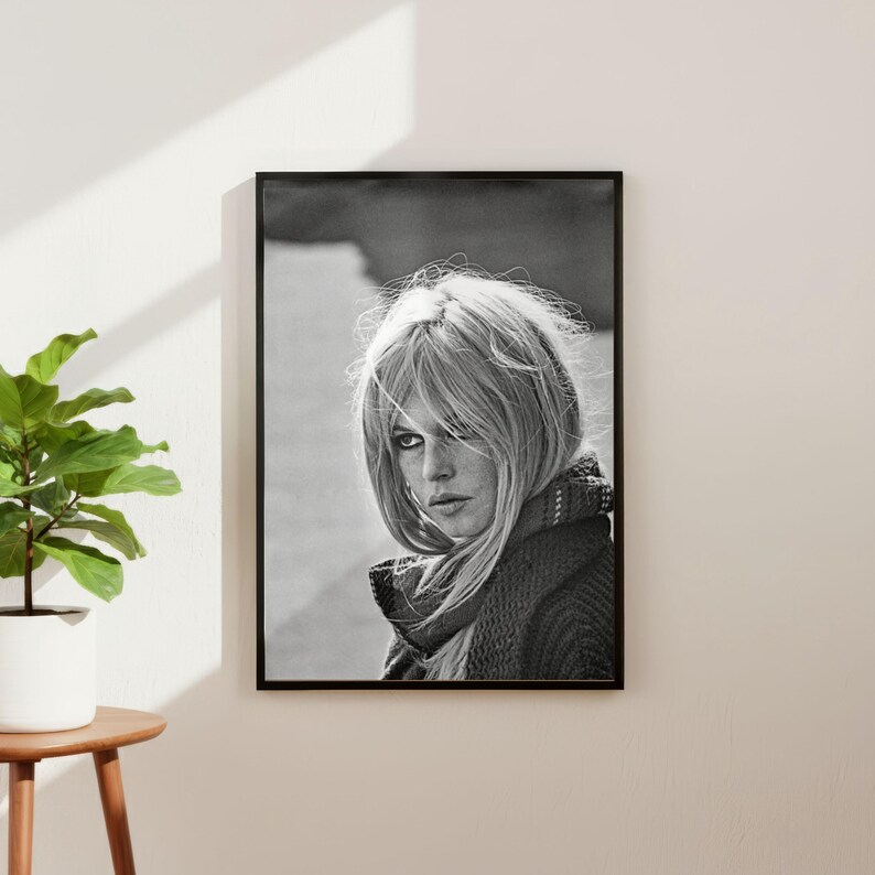 K&ouml;nnte beinhalten: Set aus drei Keramikbechern mit gesprenkelter, matter Oberfl&auml;che. Die Becher sind in Creme-, Hellgrau- und Dunkelgraut&ouml;nen gehalten. Jede Tasse hat ein schlichtes, minimalistisches Design.