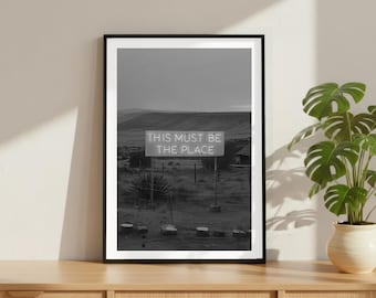 Vintage This Must Be The Place Leuchtreklame, Luxus Affirmation Fashion Poster, Fine Art Fotografie Wandkunst, Schwarzweiß-Dekor