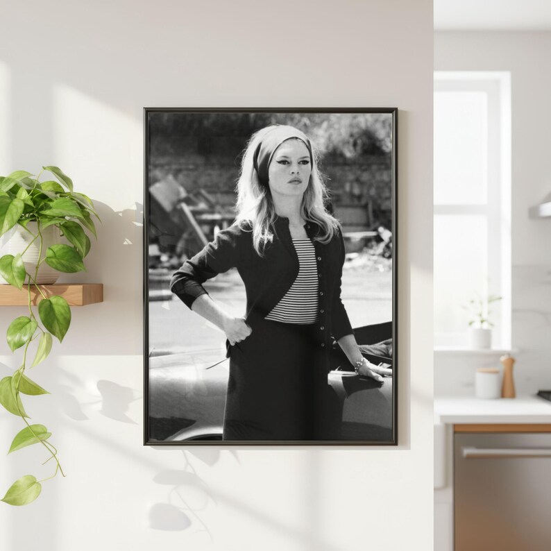 Vintage Brigitte Bardot-tryck, lyxig modellmodeaffisch, konstfotografiväggkonst, svartvit dekor av societeten bild 3