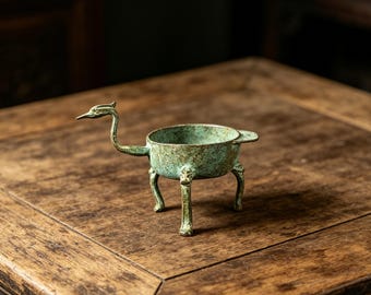 Retro Antique-style bronze crane-head tripod vessel, suitable for tea tables, studies, and decorative crafts